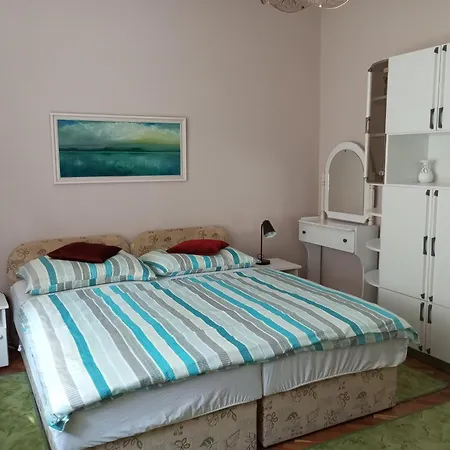 Anna Vendeghaz Apartment *